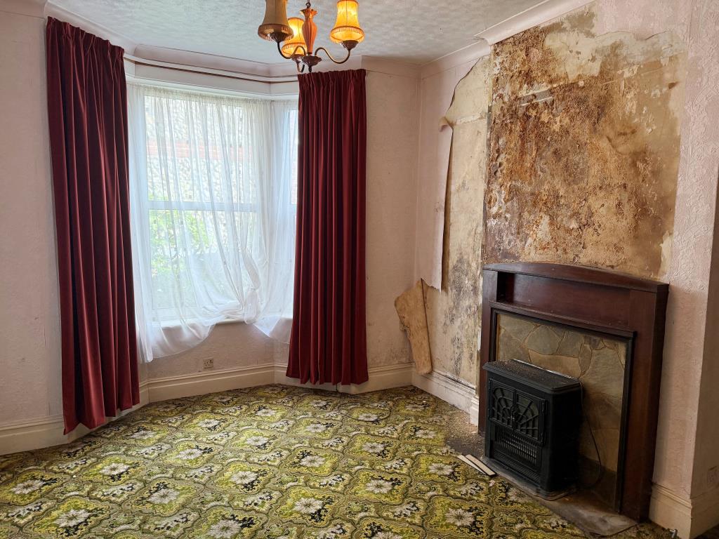Lot: 125 - SUBSTANTIAL PROPERTY ARRANGED AS TWO FLATS IN NEED OF REFURBISHMENT - GF Bedroom with fireplace and window